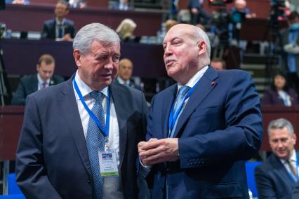 Белоруссия. Минск. Посол Белоруссии в России Владимир Семашко и посол России в Белоруссии Дмитрий Мезенцев (слева направо) на VII Форуме регионов России и Белоруссии.