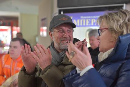 Ханты-Мансийск. Актеры, члены жюри Леонид Ярмольник и Ирина Розанова во время церемонии встречи в КТЦ `Югра-Классик`.