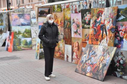 Москва. Продажа картин на Старом Арбате.