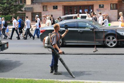 Хабаровск. Шествие участников несанкционированного митинга в поддержку бывшего губернатора Хабаровского края Сергея Фургала, арестованного по делу об организации убийств и попытки убийства.