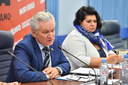 Москва. Депутат Комитета Госдумы по экологии и охране окружающей среды Александр Клыканов во время круглого стола на тему `Как сохранить и восстановить водное биоразнообразие России?`в ИД `Комсомольская правда`.