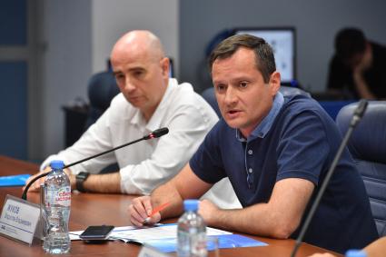 Москва. Заместитель председателя комитета по экологии Общественной палаты РФ Владислав Жуков во время круглого стола на тему `Как сохранить и восстановить водное биоразнообразие России?`в ИД `Комсомольская правда`.
