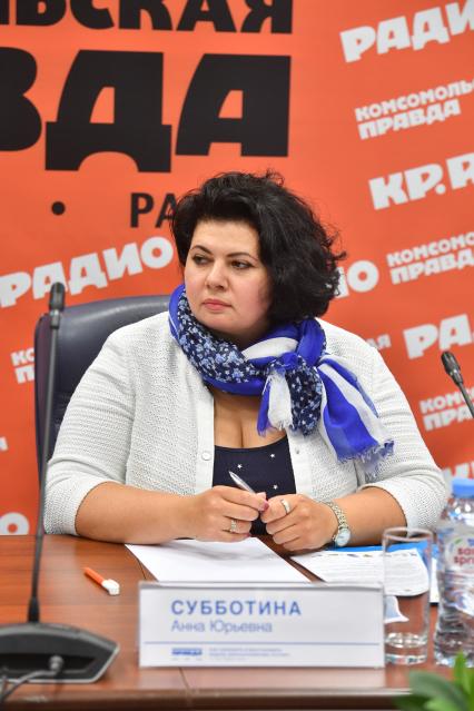 Москва. Заместитель генерального директора Фонда `Чистые моря` Анна Субботина во время круглого стола на тему `Как сохранить и восстановить водное биоразнообразие России?`в ИД `Комсомольская правда`.