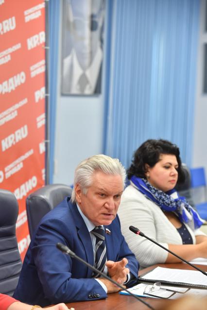 Москва. Депутат Комитета Госдумы по экологии и охране окружающей среды Александр Клыканов во время круглого стола на тему `Как сохранить и восстановить водное биоразнообразие России?`в ИД `Комсомольская правда`.