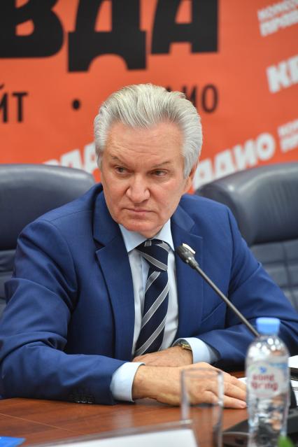 Москва. Депутат Комитета Госдумы по экологии и охране окружающей среды Александр Клыканов во время круглого стола на тему `Как сохранить и восстановить водное биоразнообразие России?`в ИД `Комсомольская правда`.