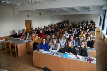 Белоруссия. Минск. Студенты на лекции в аудитории.