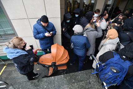 Москва. Перед зданием Московского городского суда, где пройдет рассмотрение апелляционной жалобы на приговор актеру Михаилу Ефремову по делу о ДТП со смертельным исходом.