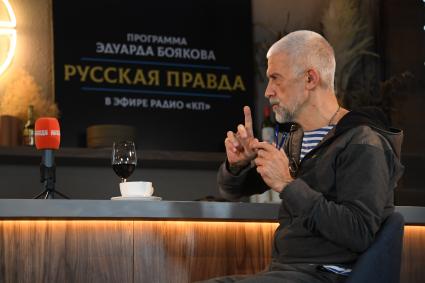 Москва. Художественный руководитель МХАТ имени Горького Эдуард Бояков во время программы радио КП `Русская правда` в театре МХАТ имени Горького.