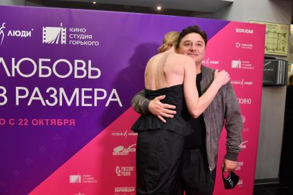 Москва. Актеры Светлана Ходченкова и Максим Лагашкин на премьере фильма `Любовь без размера` в кинотеатре `Москино Космос`.