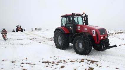 Белоруссия. Витебская область. Модернизированный трактор BELARUS 3522 во время тракторного ралли Париж-Мосар, организованного ОАО `Минский тракторный завод`.