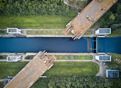 Москва. Строительство Карамышевского моста в районе Хорошево-Мневники.