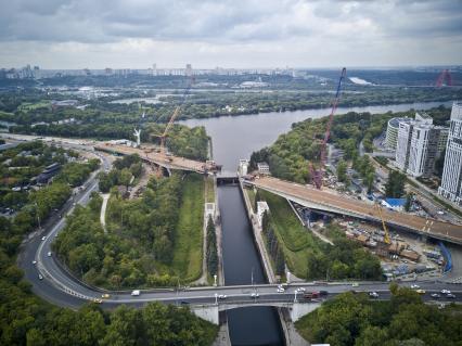 Москва. Строительство Карамышевского моста в районе Хорошево-Мневники.