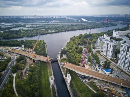 Москва. Строительство Карамышевского моста в районе Хорошево-Мневники.