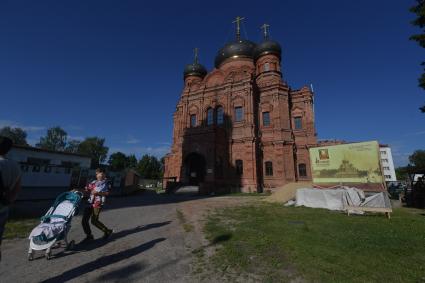 Московская область. г.Куровское. Гуслицкий Спасо-Преображенский мужской монастырь. На снимке: Преображенский монастырский соборный храм.