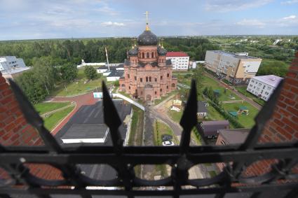 Московская область. г.Куровское. Гуслицкий Спасо-Преображенский мужской монастырь. На снимке: вид на Преображенский монастырский соборный храм.