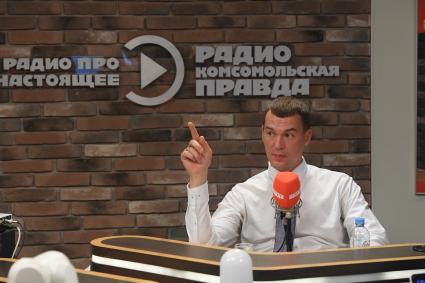 Москва. Временно исполняющий обязанности губернатора Хабаровского края Михаил Дегтярев на радио `Комсомольская правда`.