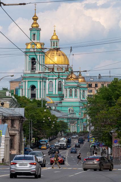 Москва. Басманный район. Богоявленский кафедральный собор в Елохове на Спартаковский улице.