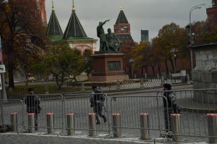 Москва.  Ограждения на Красной площади.