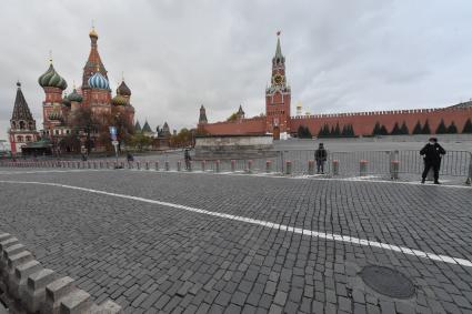 Москва.  Ограждения на Красной площади.