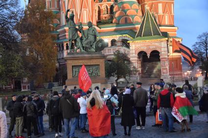 Москва. Памятник Кузьме Минину и Дмитрию Пожарскому на Красной площади.