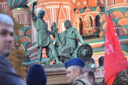 Москва. Памятник Кузьме Минину и Дмитрию Пожарскому на Красной площади.