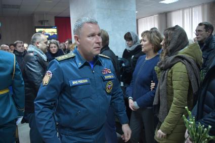 Москва. Министр Российской Федерации по делам гражданской обороны Евгений Зиничев на церемонии прощания с легендарным пожарным, заместителем председателя центрального совета Всероссийского добровольного пожарного общества, генералом внутренней службы Виктором Климкиным.