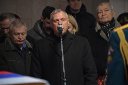 Москва. Первый замглавы МЧС генерал-полковник внутренней службы Александр Чуприян на церемонии прощания с легендарным пожарным, заместителем председателя центрального совета Всероссийского добровольного пожарного общества, генералом внутренней службы Виктором Климкиным.