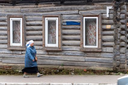 г.Таруса. Старый указатель на доме. 20 октября депутаты Городской Думы приняли решение о возвращении названий улиц исторической части города, существовавших до событий 1918 года.