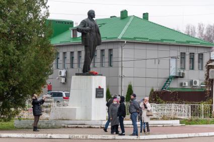 г.Таруса. Памятник Ленину.