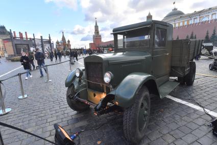 Москва. Автомобиль ЗИС-5  в музее инсталляций  на Красной площади в честь годовщины военного парада 1941 года.