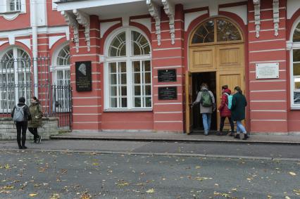 Санкт-Петербург. Здание Санкт-Петербургского государственного университета (СПбГУ), где преподавал доцент Олег Соколов, подозреваемый в убийстве своей аспирантки Анастасии Ещенко.