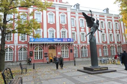 Санкт-Петербург. Здание Санкт-Петербургского государственного университета (СПбГУ), где преподавал доцент Олег Соколов, подозреваемый в убийстве своей аспирантки Анастасии Ещенко.