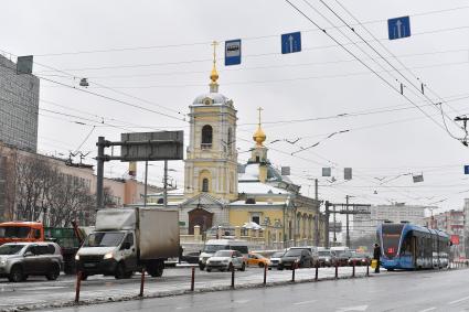 Москва. Вид на церковь Преображения Господня на Преображенской площади восстановленной в 2015 году.