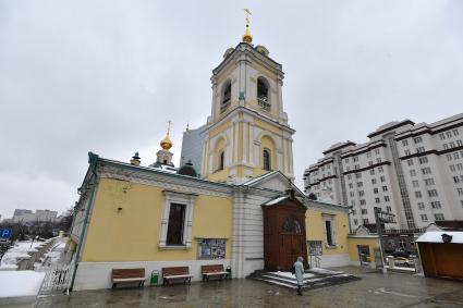 Москва. Вид на церковь Преображения Господня на Преображенской площади, восстановленной в 2015 году.