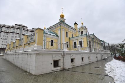 Москва. Вид на церковь Преображения Господня на Преображенской площади восстановленной в 2015 году.