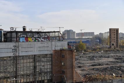 Москва. Вид на территорию бывшего завода имени Лихачева (ЗИЛ).