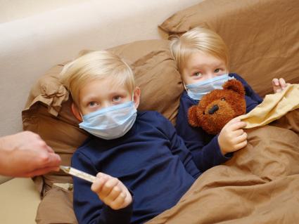 Самара.  Дети лечатся от простуды в домашних условиях.