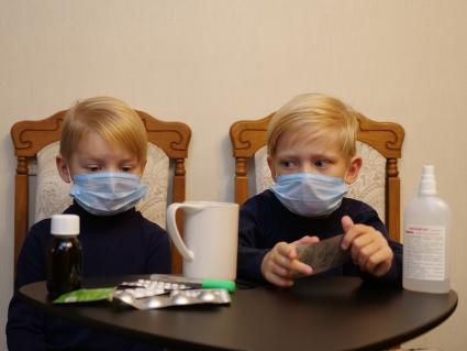 Самара.  Дети лечатся от простуды в домашних условиях.