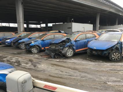 Москва. Стоянка автомобилей каршеринга на Сокольническом Валу.