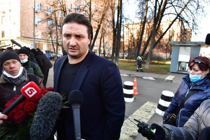 Москва. Генеральный директор Большого Московского государственного цирка на проспекте Вернадского Эдгард Запашный на церемонии прощания с актером театра и кино, народным артистом СССР Арменом Джигарханяном в Московском драматическом театре под руководством Армена Джигарханяна.