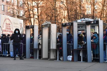 Москва.  Во время церемонии прощания с актером театра и кино, народным артистом СССР Арменом Джигарханяном в Московском драматическом театре под руководством Армена Джигарханяна.