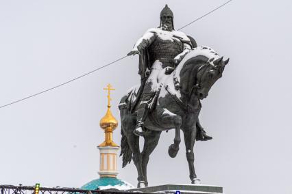Москва. Памятник Юрию Долгорукому на Тверской площади.