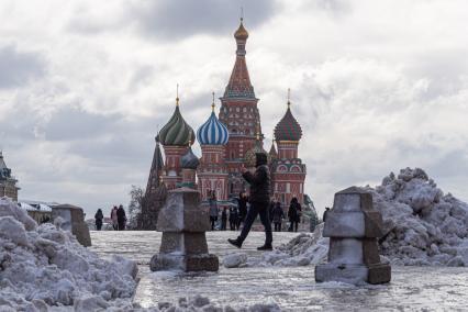 Москва. Прохожие на Красной площади.