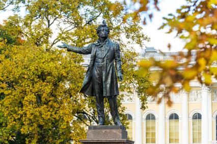 Санкт-Петербург. Памятник А.С.Пушкину в Михайловский с