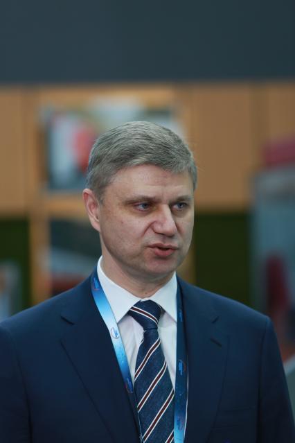 Москва. Генеральный директор, председатель правления ОАО `РЖД` Олег Белозеров на XIV Международном форуме `Транспорт России` в комплексе `Гостиный двор`.