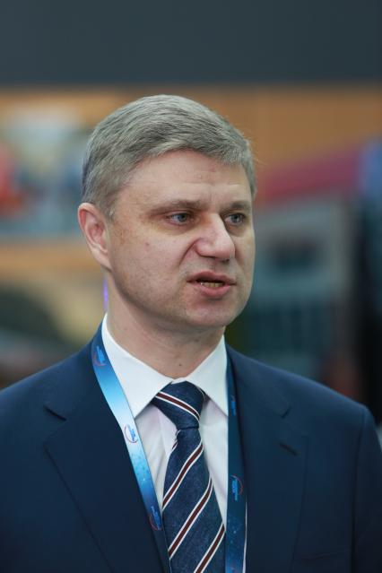 Москва. Генеральный директор, председатель правления ОАО `РЖД` Олег Белозеров на XIV Международном форуме `Транспорт России` в комплексе `Гостиный двор`.