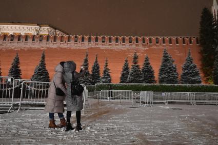 Москва. Горожане на Красной площади.