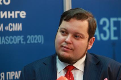 Москва. Вице-президент Национального автомобильного союза Антон Шапарин во время интервью на XIV Международном форуме `Транспорт России` в комплексе `Гостиный двор`.