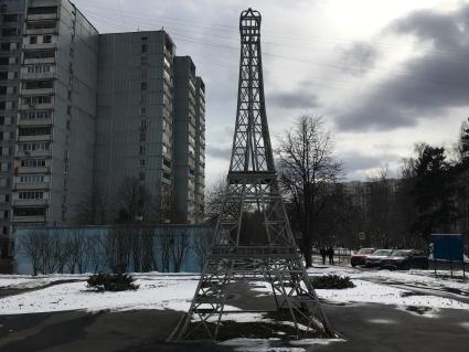 Москва. Миниатюра Эйфелевой башни на территории парка Гольяново.