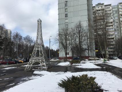 Москва. Миниатюра Эйфелевой башни на территории парка Гольяново.